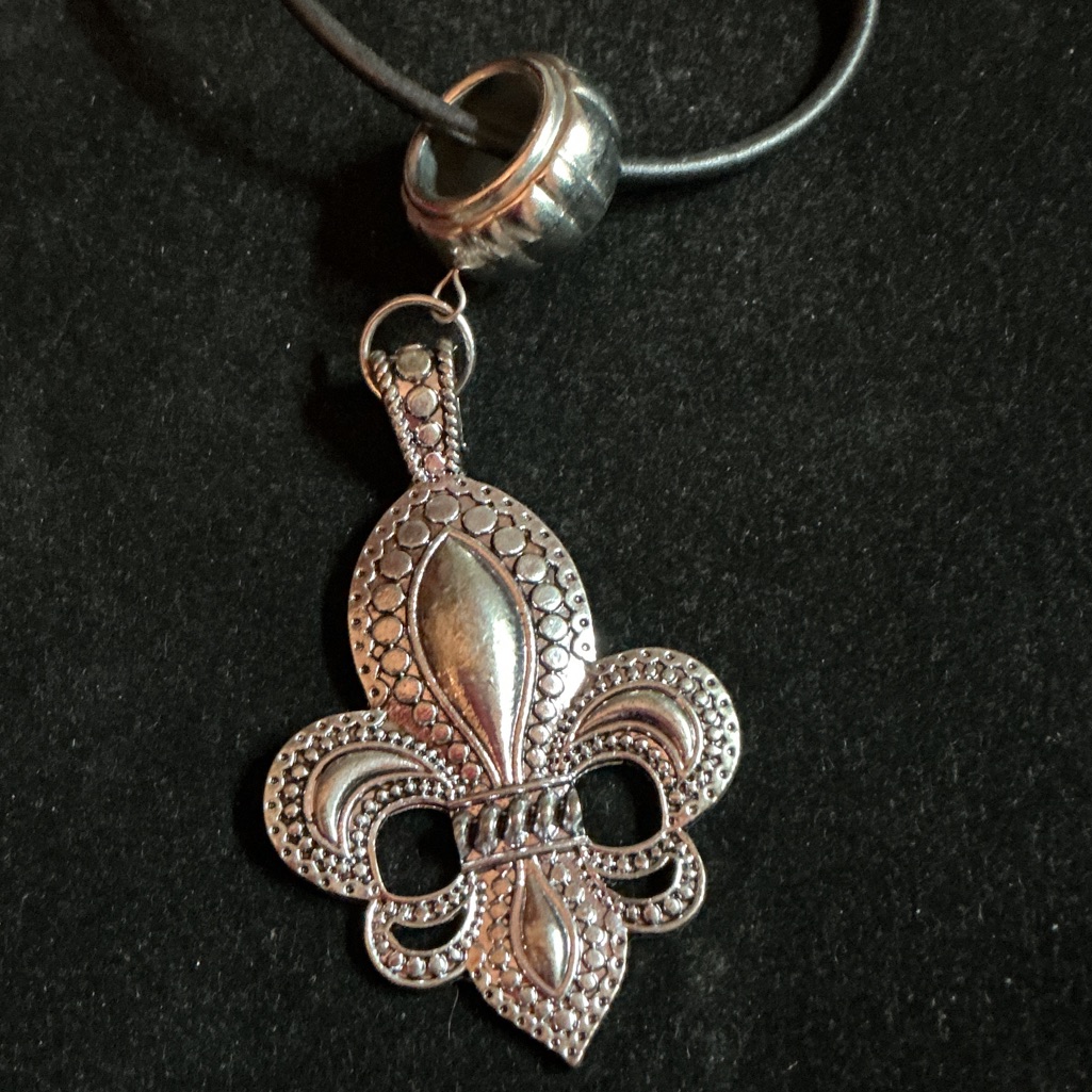 Intricate Silver Tone Fleur-De-Lis Necklace